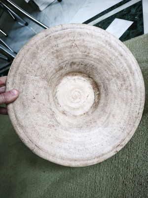 Decorative platter like new in beige shade