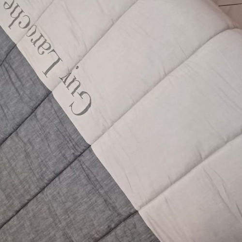 Guy Laroche quilt double size new, warm