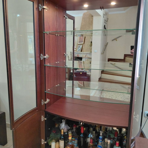 Showcase with internal lighting like new