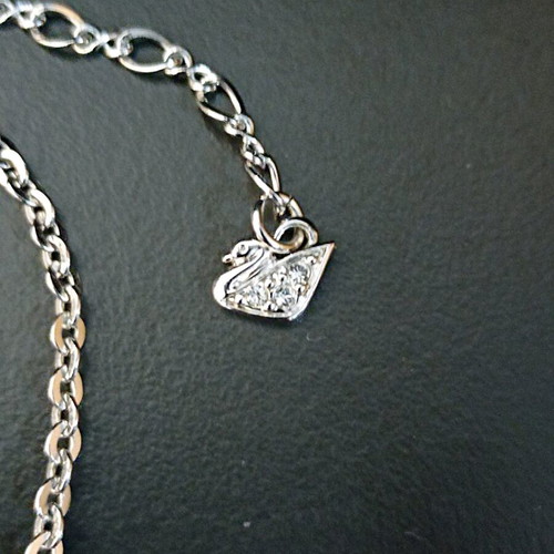Swarovski necklace new with parrot clasp