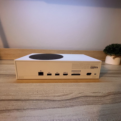 Xbox Series S 512 GB console with 2 controllers