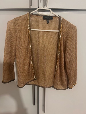 Nissa gold cardigan Xsmall-Small like new with gold chain and pearl details