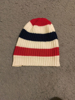 Kids hat for ages 8-12 like new, blue and red