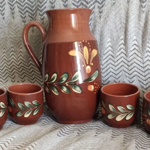 Pitcher with 6 wine glasses like new, earthenware