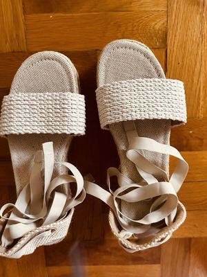 Summer platform sandals with ankle ties like new, white and beige