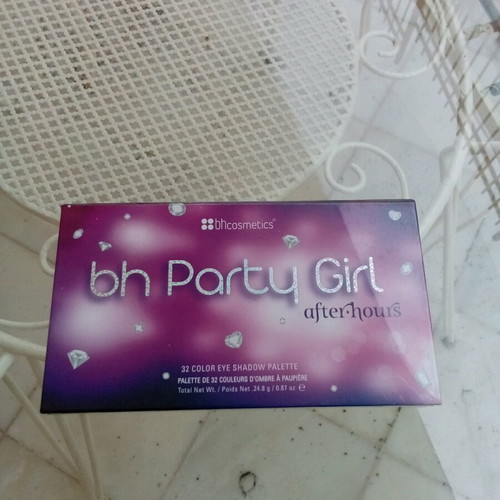 Bh cosmetics palette with 32 colors new