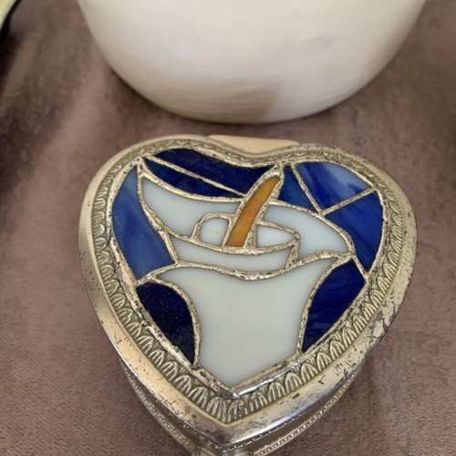 Vintage heart jewelry box 1980s with velvet and stained glass design