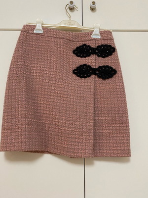 Φούστα Moschino σαν καινούργιο, μέγεθος M, ροζ με μαύρες λεπτομέρειες