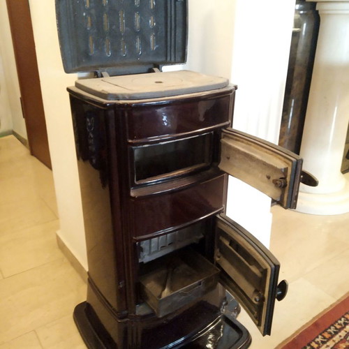 Beautiful Antique - Cast iron stove with outer dark brown glazing