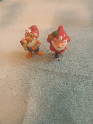 Kinder gnome figures used, set