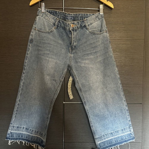 Pull & Bear Capri Pants size 36 like new, blue with frayed hems