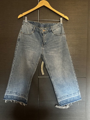 Pull & Bear Capri Pants size 36 like new, blue with frayed hems