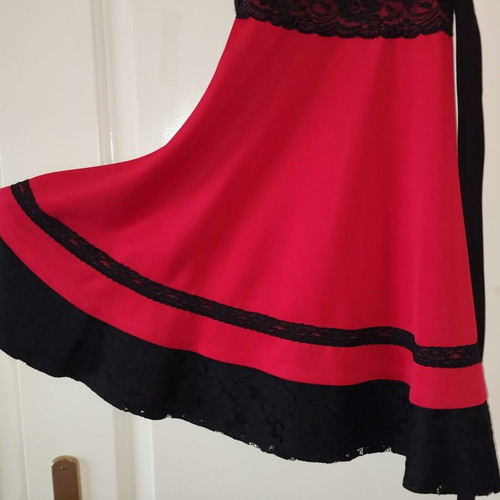 Red dress with lace used, one size, adjustable straps