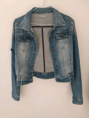 Stradivarius τζιν μπουφάν μέγεθος L σαν καινούργιο, μπλε