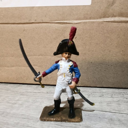 Military figures like new, plastic hand-painted scale 1/32