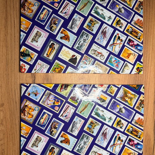 Stamp albums like new, set of 2 with worldwide stamps