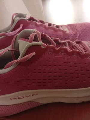 Under Armour Turbulence women's athletic shoes like new, size 40, pink