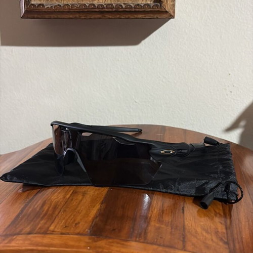 Oakley UV400 sunglasses, black