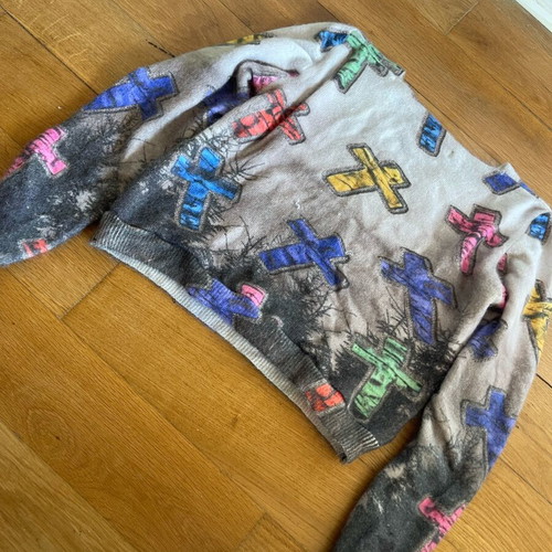 Moschino short sweater like new, gray with multicolor crosses