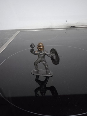Warrior figure like new, 4 cm