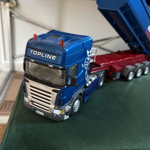 Scania 1/32 siku used with new batteries