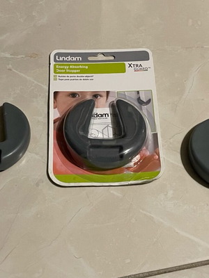Lindam (Munchkin) Xtra Guard Door Stopper set of 3 like new