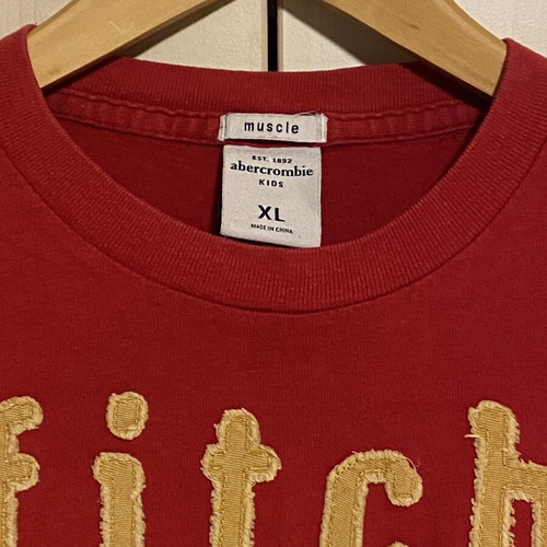 Abercrombie & Fitch T-shirts XL kids like new, red and dark blue set of 2