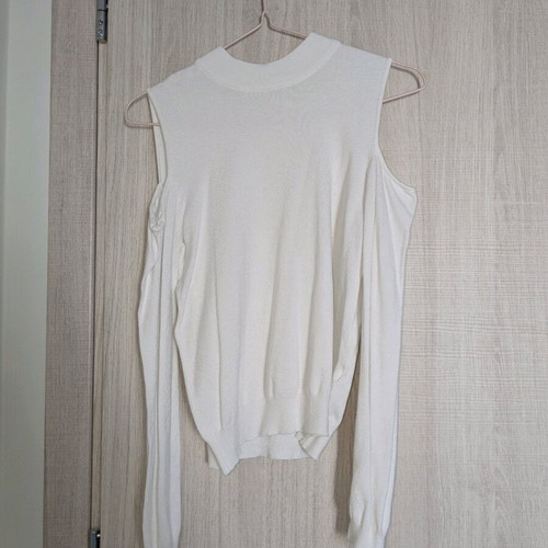 White Sfera blouse like new with shoulder details size M