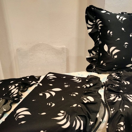 Large sofa pillowcases like new, pack of 4, wrinkle-free