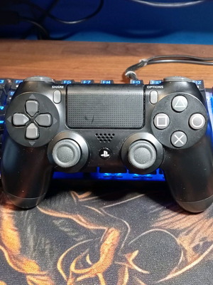 Dualshock 4 v2 като нов за PlayStation 4