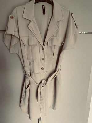 Zip Kilot beige medium, like new