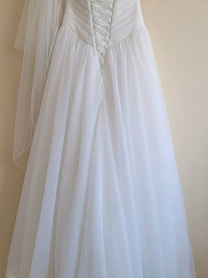 Wedding dress like new, size L, white, without veil