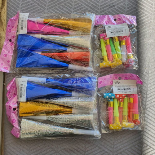 Set of 12 horns and 12 party blowers new, metallic colors