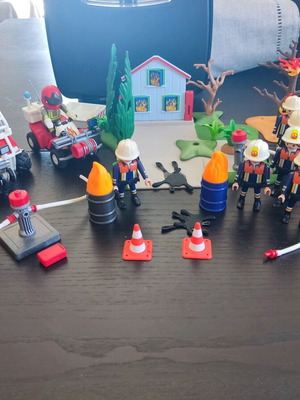 Playmobil Πυροσβεστική σε άριστη κατάσταση με 10 πυροσβέστες και οχήματα