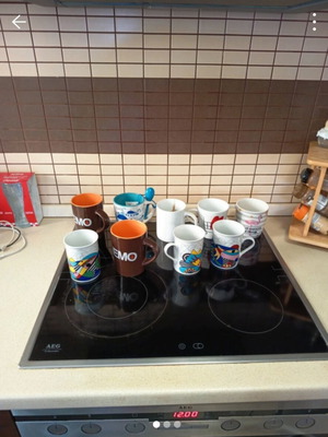 Set of 9 assorted mugs