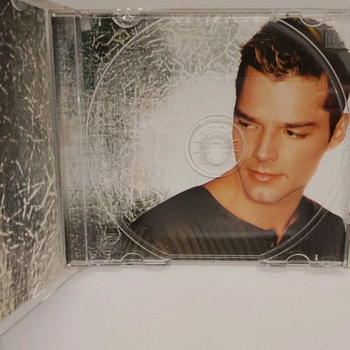 Ricky Martin and Jennifer Lopez CDs used, pop, pack