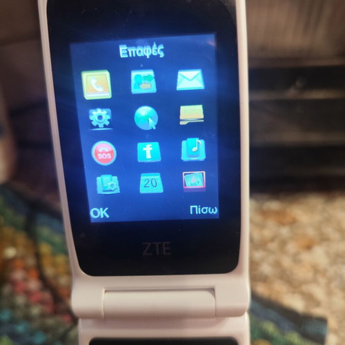 ZTE R340E phone like new, dual SIM, large buttons, white