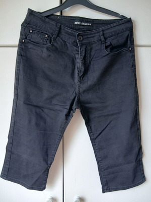 Capri women's pants like new, size 42, black