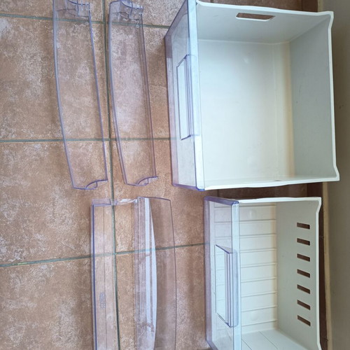 Zanussi ZRB640w refrigerator parts used, 3 glass shelves, 3 bottle holders, 2 fruit trays, freezer drawers