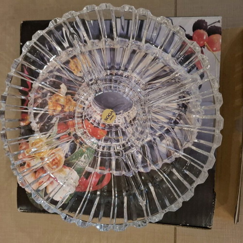 Glass bowl new with 5 compartments for nuts