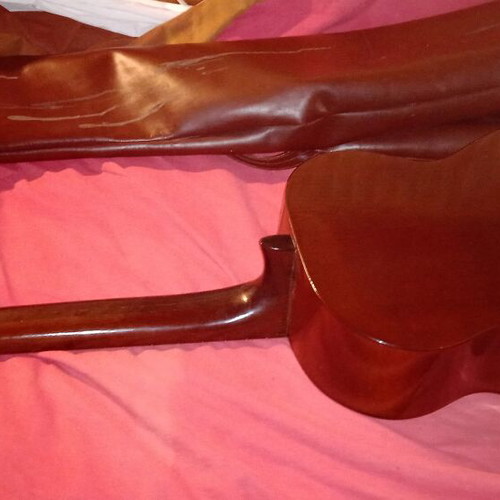 Classical guitar like new with new strings and tuned