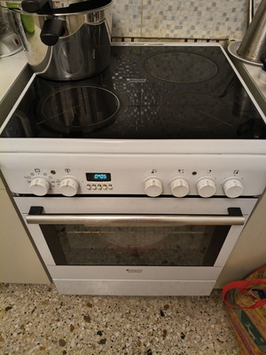 Kitchen set with LG fridge, Hotpoint Ariston stove, Pitsos washing machine like new