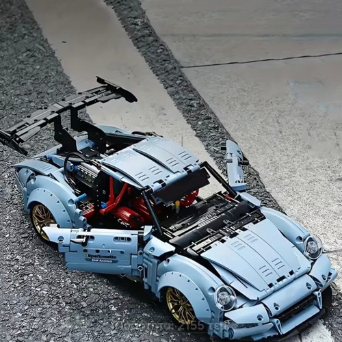Assembled toy car like new, 2100 pieces, 26x56x14 cm