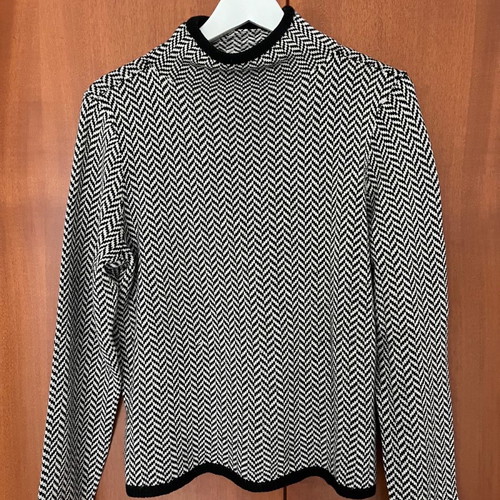 Lauren by Ralph Lauren women's sweater new, Large, slightly flared sleeves
