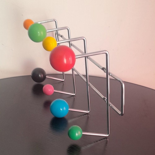 Wall hanger with eight hooks like new, ideal for kids' room