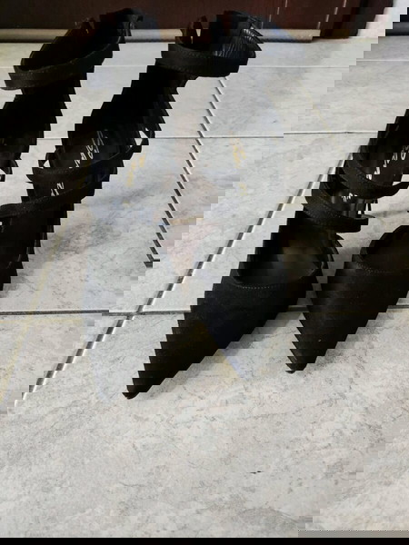 γόβα με μυτη ,Sante