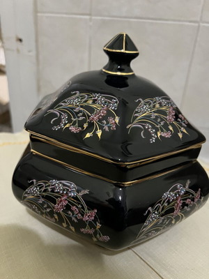 Porcelain decorative vessel fondue with 24K gold details like new