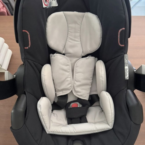 Παιδικό κάθισμα αυτοκινήτου Stokke iZi Go by BeSafe σαν καινούργιο