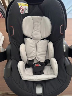 Παιδικό κάθισμα αυτοκινήτου Stokke iZi Go by BeSafe σαν καινούργιο