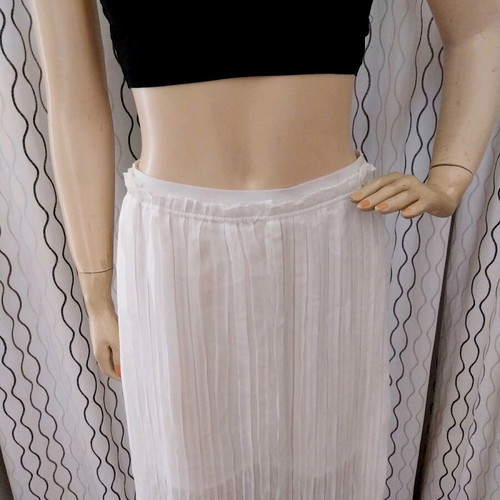 Mesh pleated skirt white like new, size M